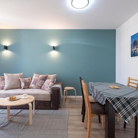 Large Terrace In Old Center Of Sofia By Flat Mаnager Apartment Luaran gambar
