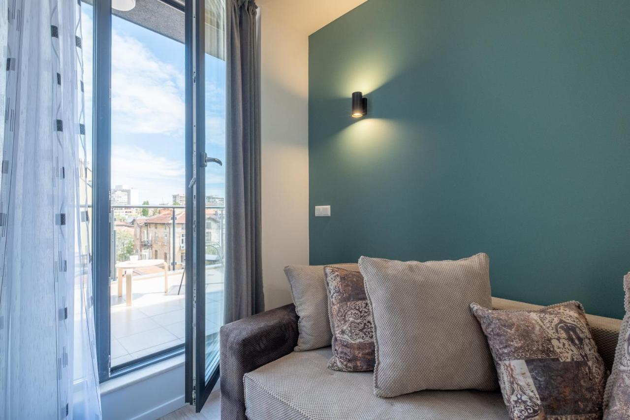 Large Terrace In Old Center Of Sofia By Flat Mаnager Apartment Luaran gambar
