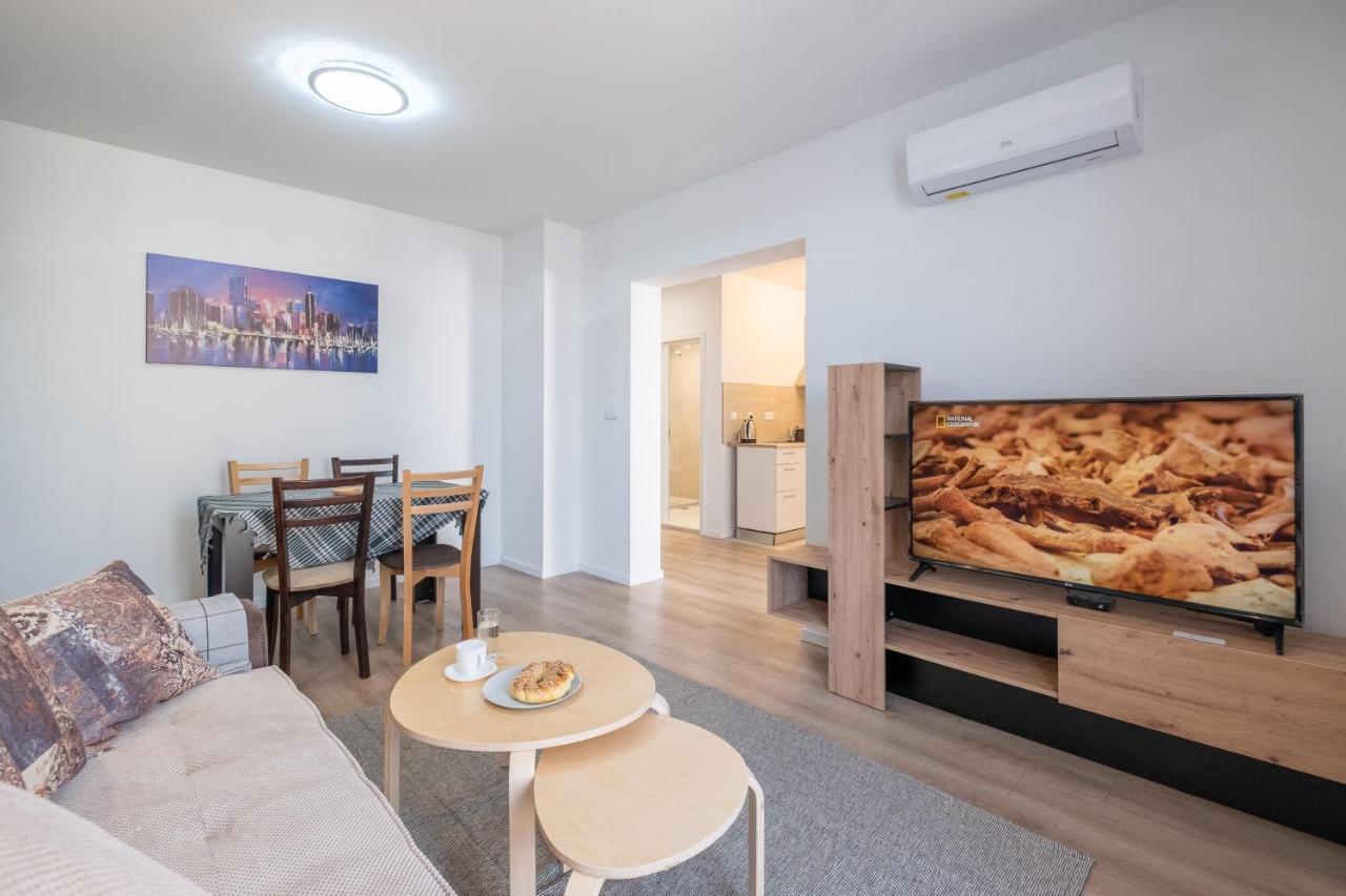 Large Terrace In Old Center Of Sofia By Flat Mаnager Apartment Luaran gambar